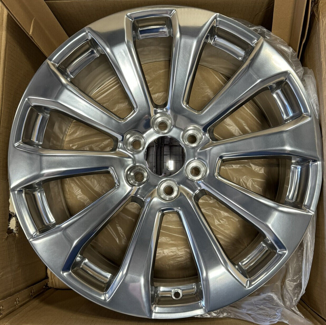 22" Polished Ten Spoke Wheels Radar Renegade R/T 285/55R22 Tires Chevy2