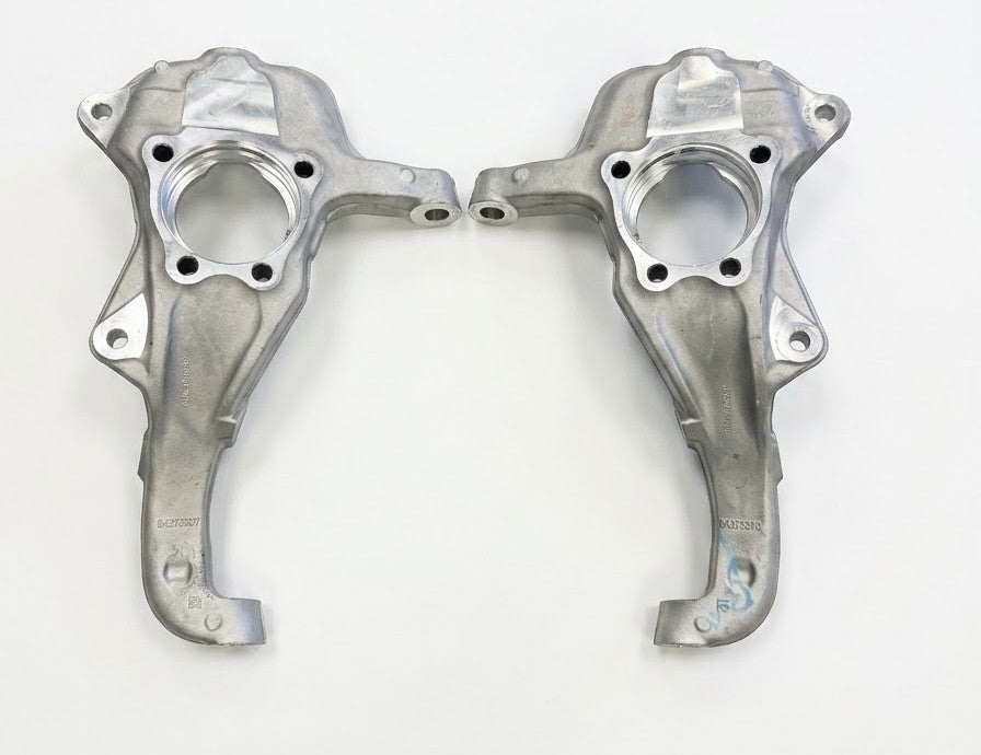 2019-2026 Chevrolet Silverado GMC Sierra 1500 LH And RH OEM Steering Knuckle Set3