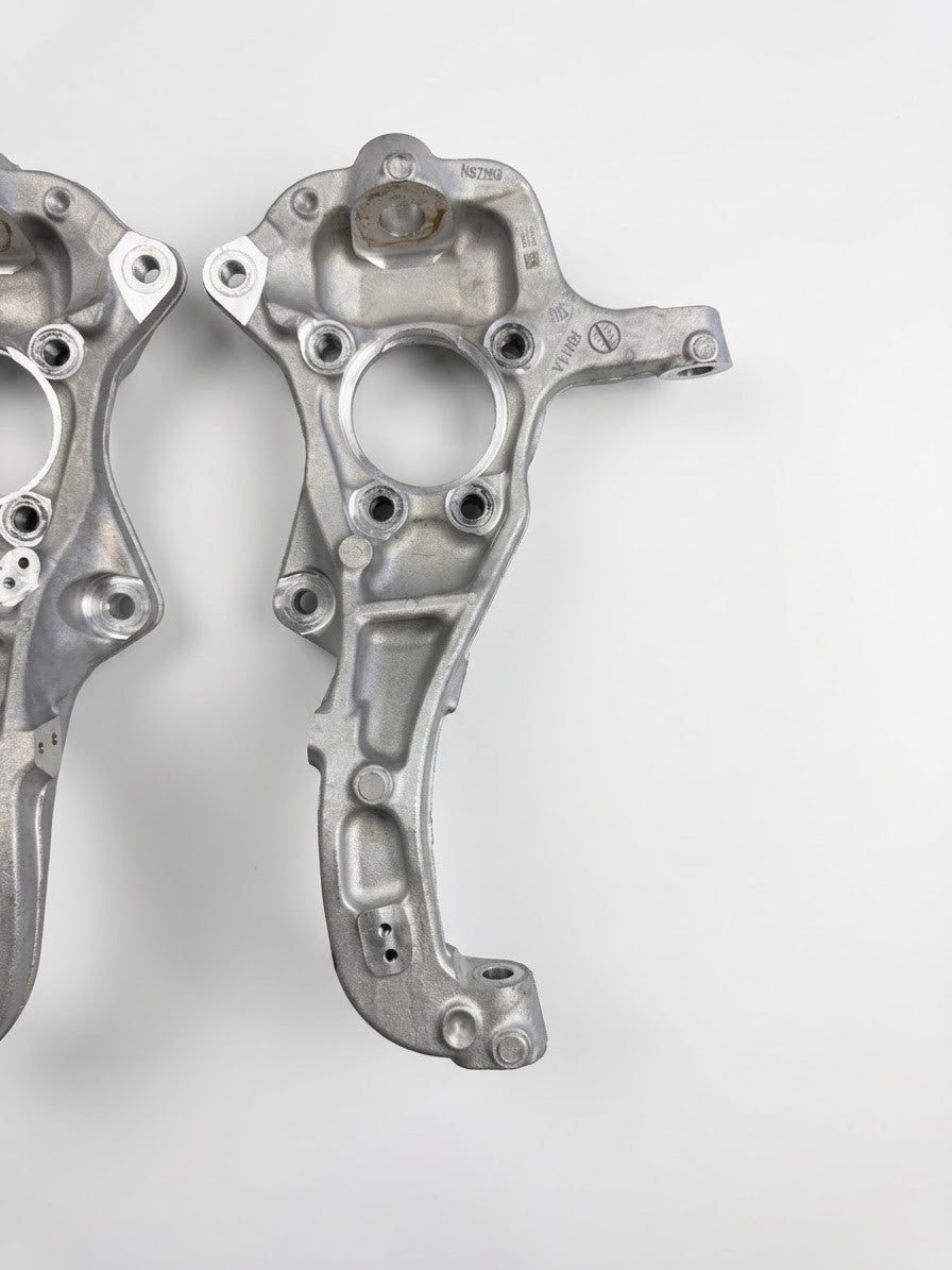 2019-2026 Chevrolet Silverado GMC Sierra 1500 LH And RH OEM Steering Knuckle Set2
