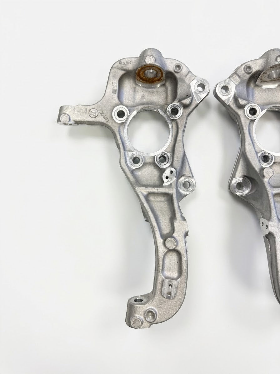 2019-2026 Chevrolet Silverado GMC Sierra 1500 LH And RH OEM Steering Knuckle Set1