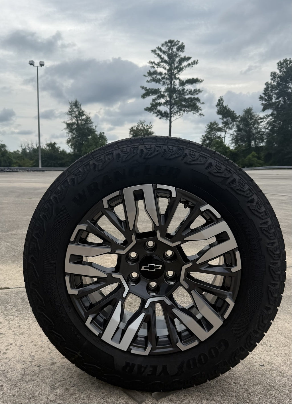 20" Chevy Silverado Tahoe OEM Wheels Goodyear A/T Tire New Takeoff TPMS LUG NUT10