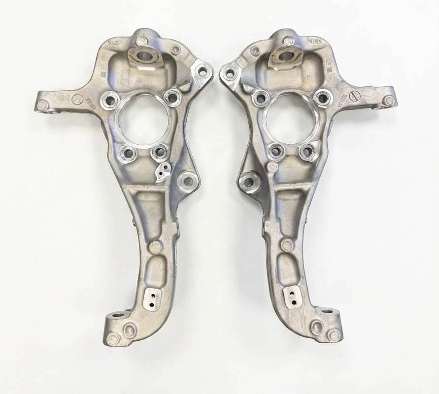 2019-2026 Chevrolet Silverado GMC Sierra 1500 LH And RH OEM Steering Knuckle Set0