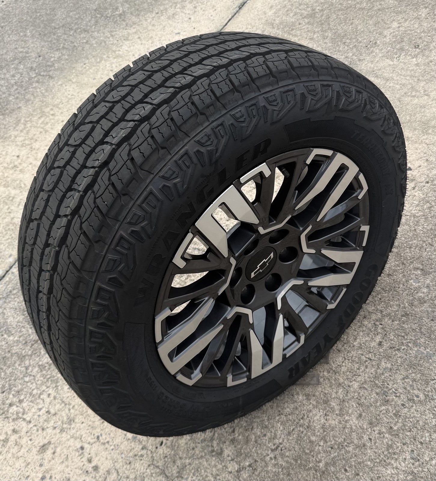 20" Chevy Silverado Tahoe OEM Wheels Goodyear A/T Tire New Takeoff TPMS LUG NUT8