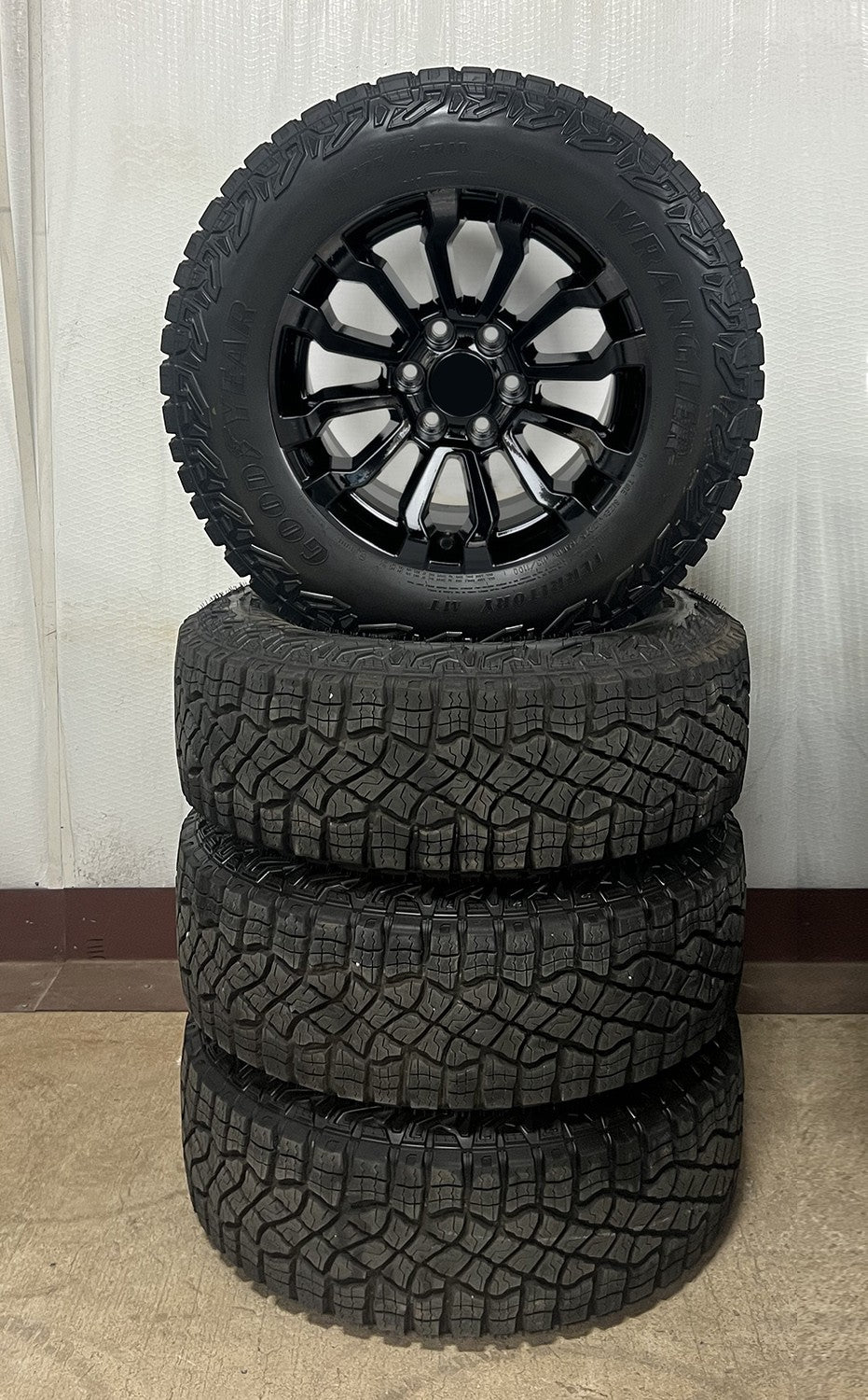 2023-2026 Chevy Colorado Gloss Black 18" AT4 Style Wheels Goodyear MT Tires0