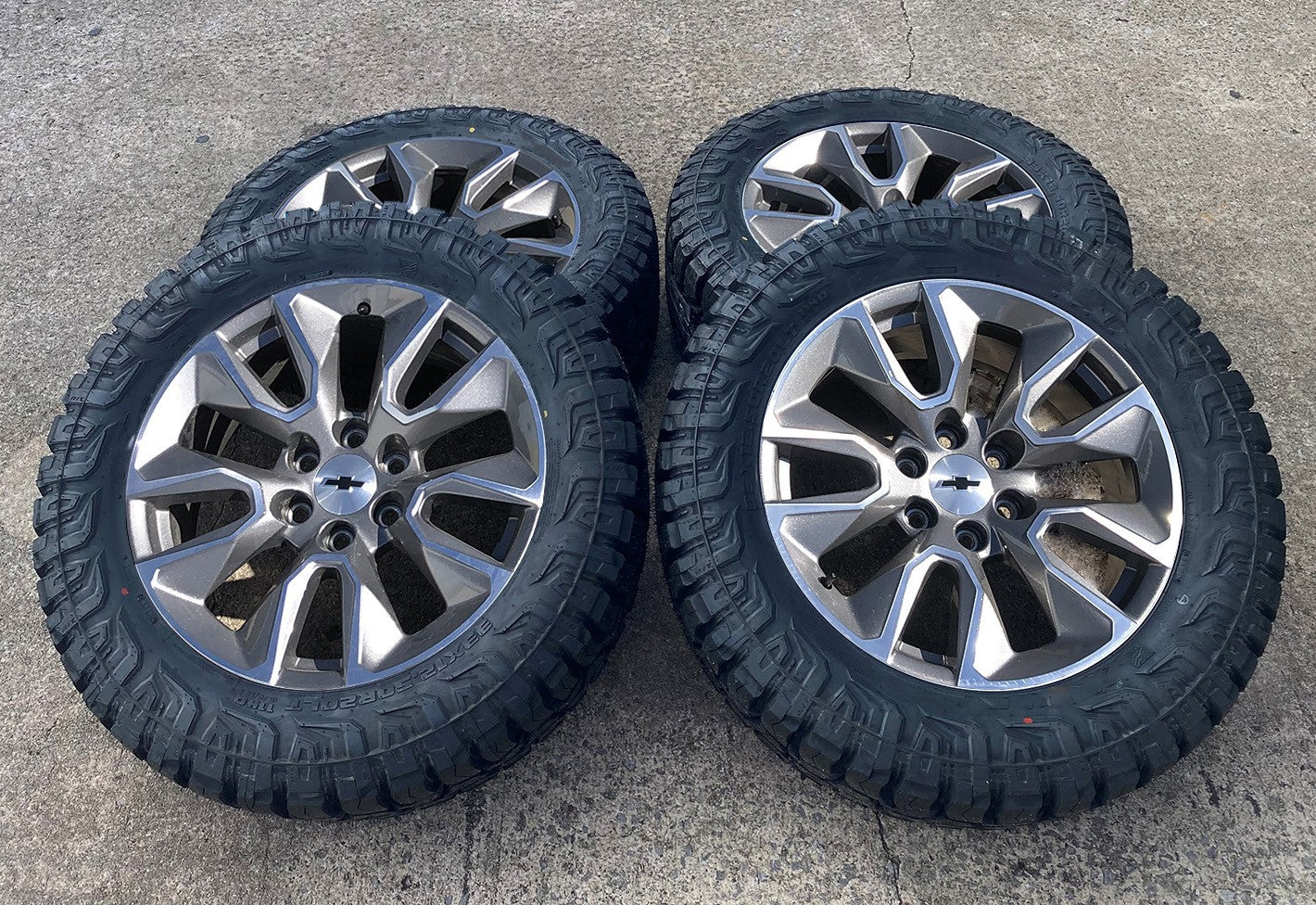 20" Chevy Tahoe Gunmetal RST OEM Wheels 33x12.50R20 Mud Terrain Tires TPMS1