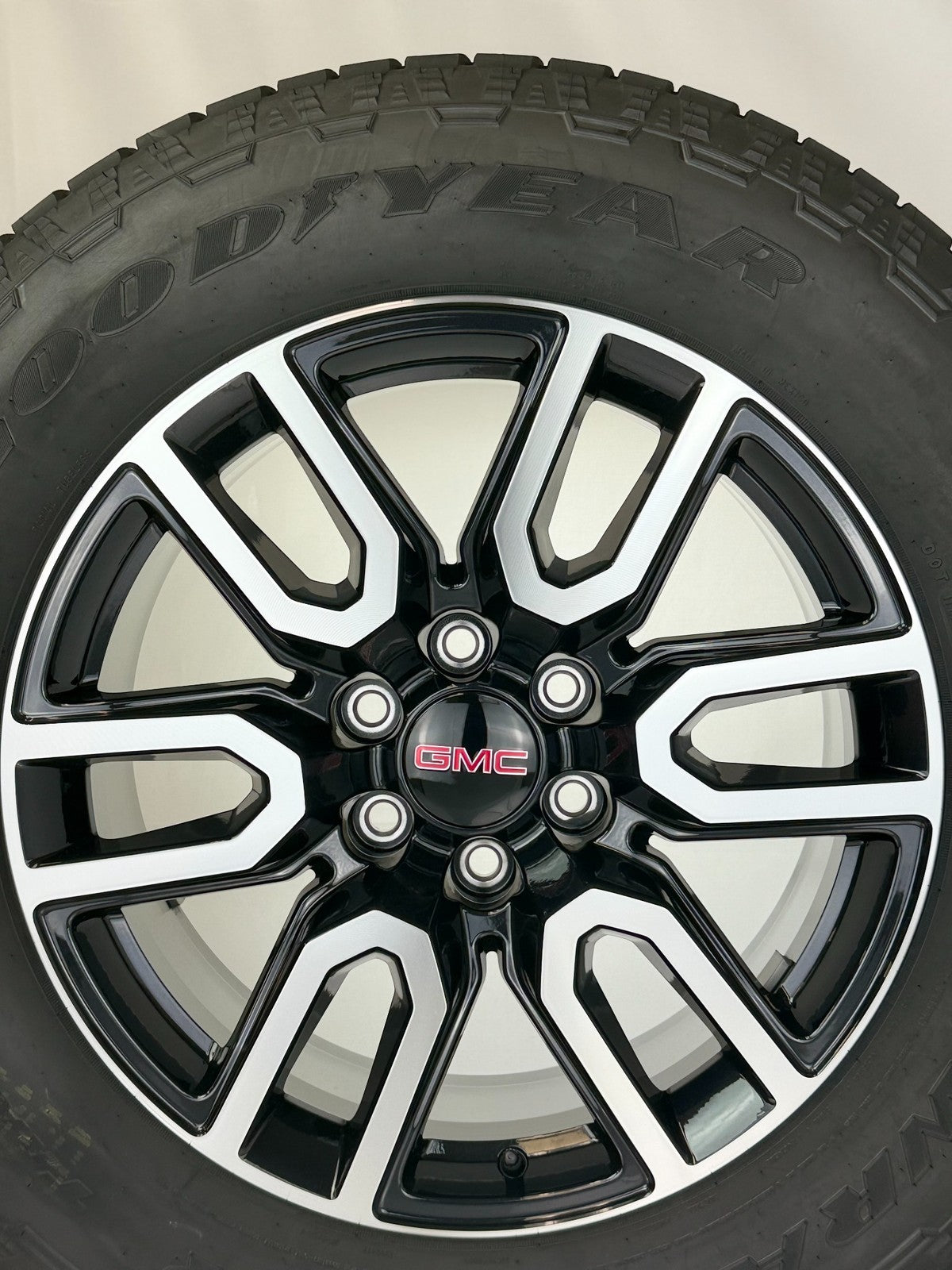 20" GMC Sierra Yukon Black And Machine AT4 OEM Wheels Goodyear AT 275/60R20 Tire3