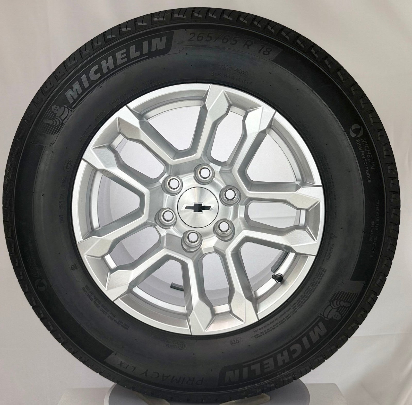 18" Chevy Silverado Tahoe Suburban OEM Silver Wheels Michelin Tires New Takeoff0
