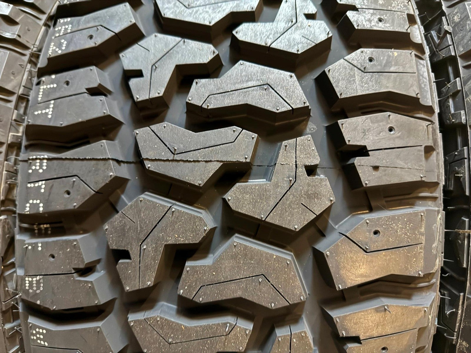 22" Gloss Black Wheels 33X12.50R22 Blackhawk R/T Tires GMC Sierra Yukon Denali3