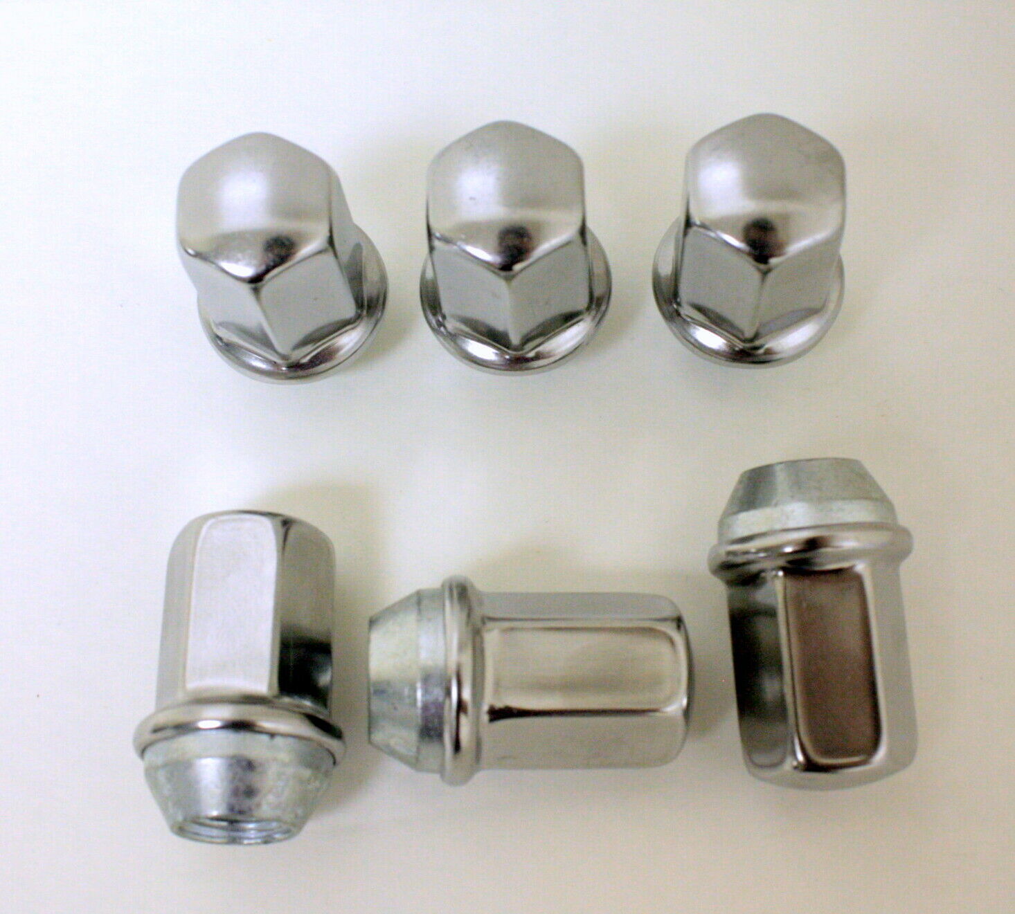 New Set Of 24 GM Chevy Tahoe Factory Polished 14x1.5 Lug Nuts 95960703