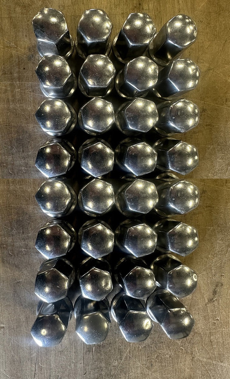 Set Of 32 BLEMISHED TAKEOFF GM Chevy Silverado Factory Polished 14x1.5 Lug Nuts0