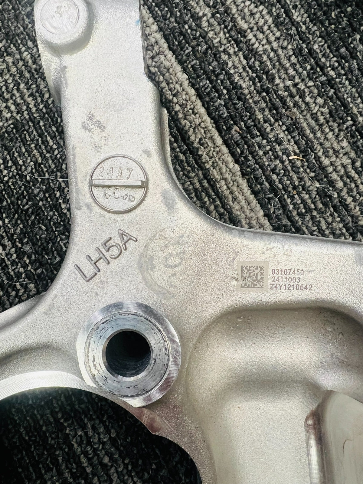 2019-2026 Chevrolet Silverado GMC Sierra 1500 LH OEM Steering Knuckle 846732073