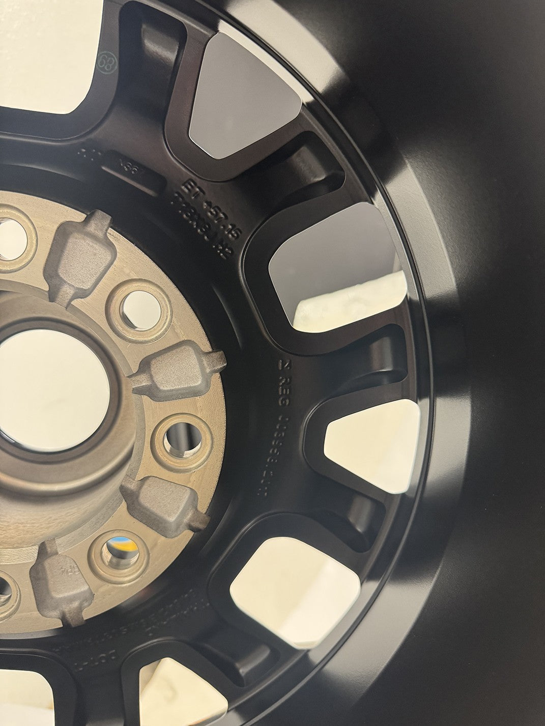 18" Ram 2500 3500 8-lug Gunmetal Polished OEM Wheels With 275/70R18E HT Tires4