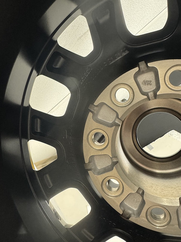 18" Ram 2500 3500 8-lug Gunmetal Polished OEM Wheels With 275/70R18E HT Tires3