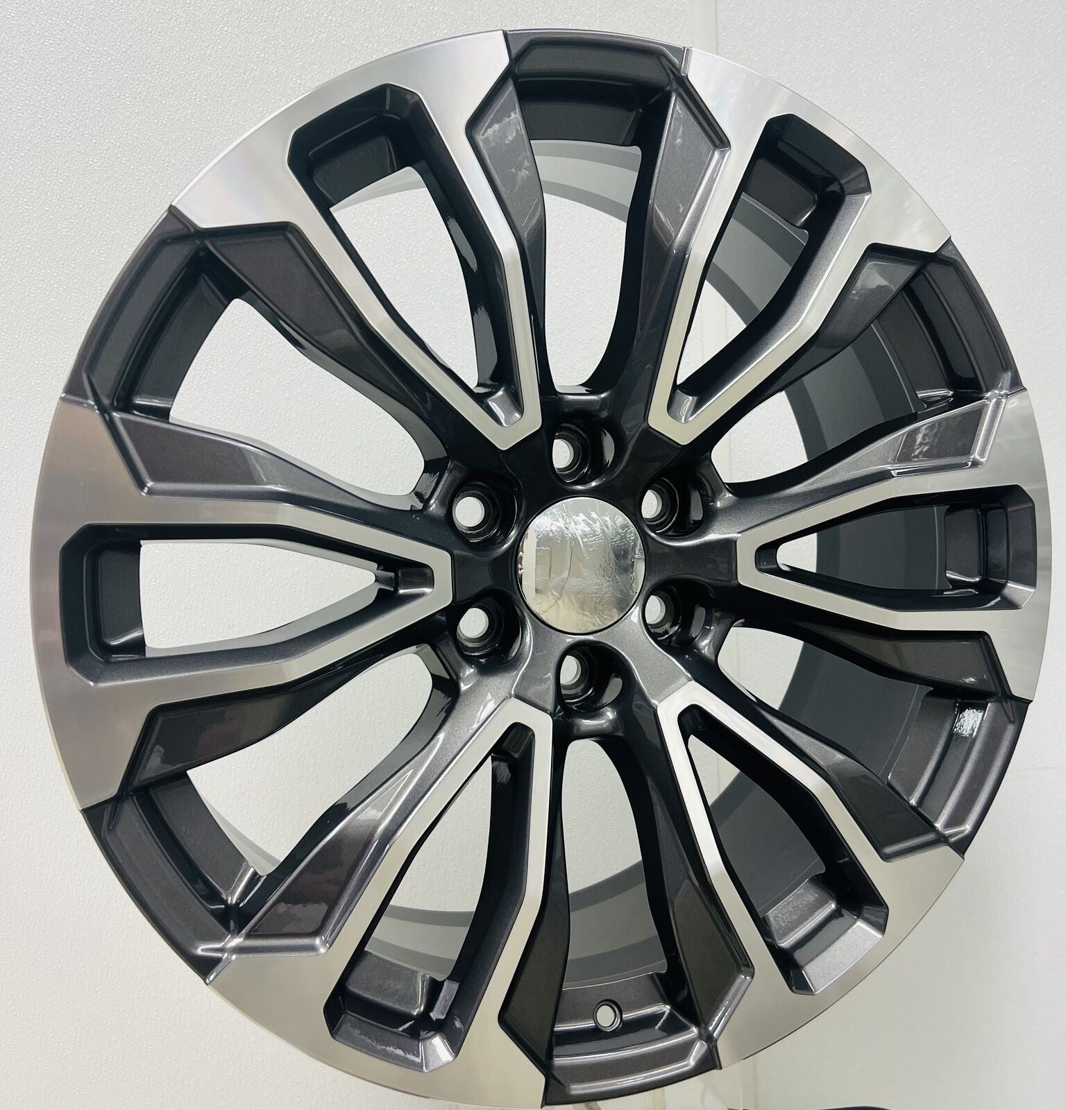 22" Gunmetal And Machine Wheels For Chevy Silverado Suburban Tahoe Avalanche1