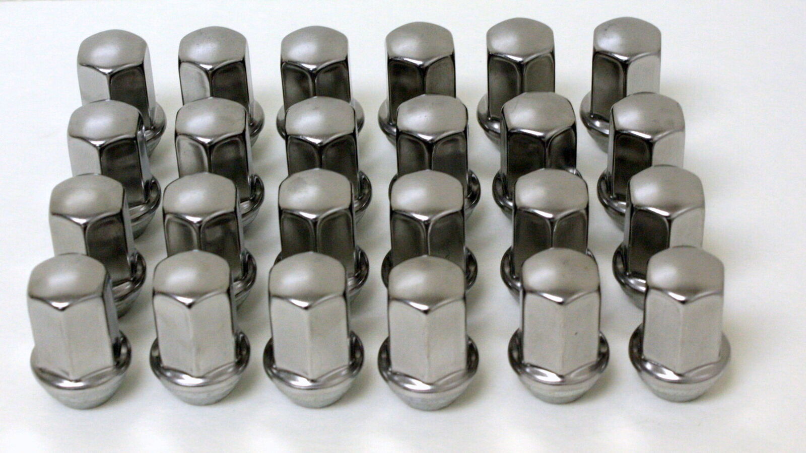 Set Of 24 NEW TAKEOFF GM Chevy Silverado Factory Polished 14x1.5 Lug Nuts0