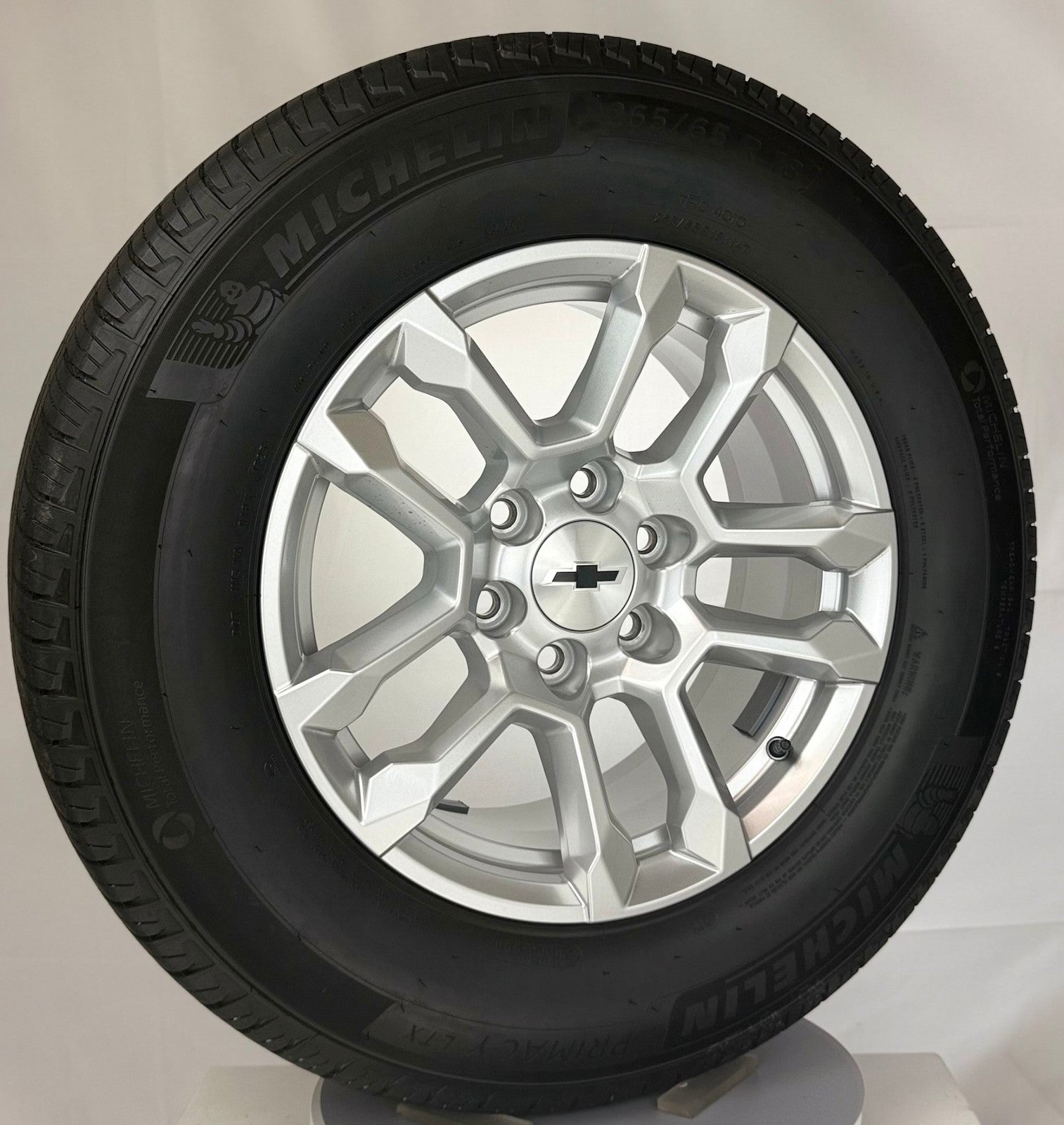 18" Chevy Silverado Tahoe Suburban OEM Silver Wheels Michelin Tires New Takeoff4