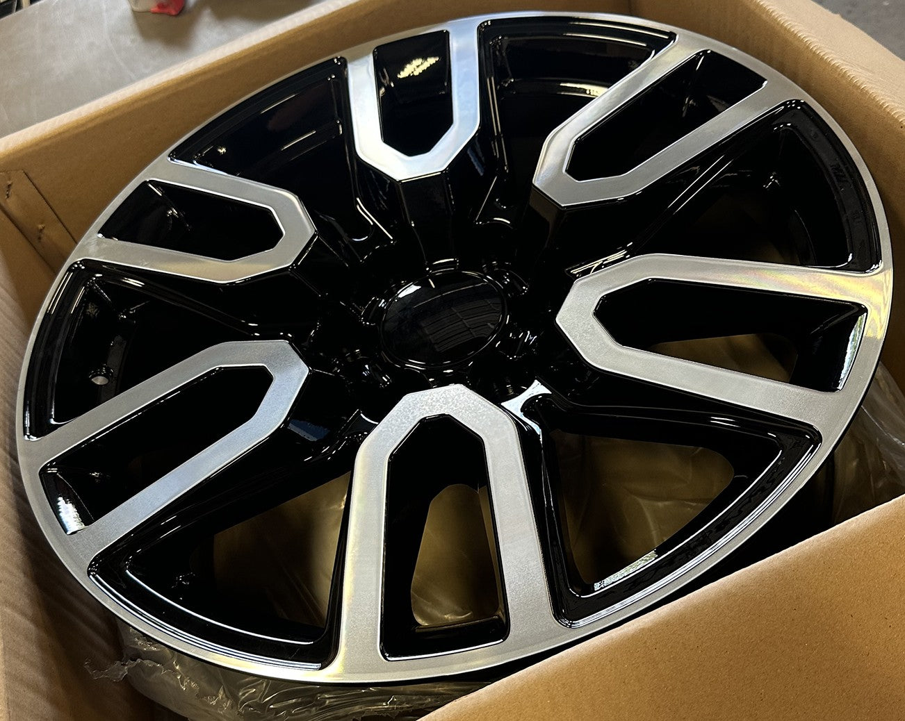 20" Machine & Black AT4 Wheels All Terrain Tires 2000-26 GMC Sierra Yukon Denali5