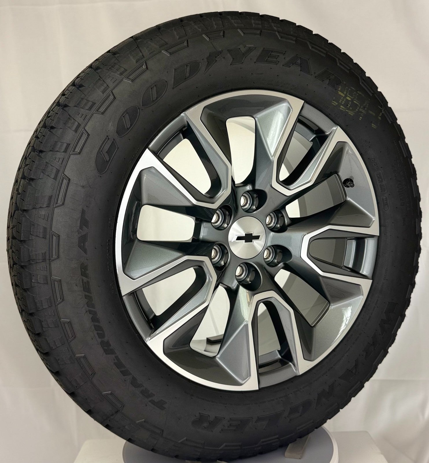 20" Chevy Silverado Gunmetal OEM Wheels Goodyear A/T Tire TPMS LUG NUT 2000-20263