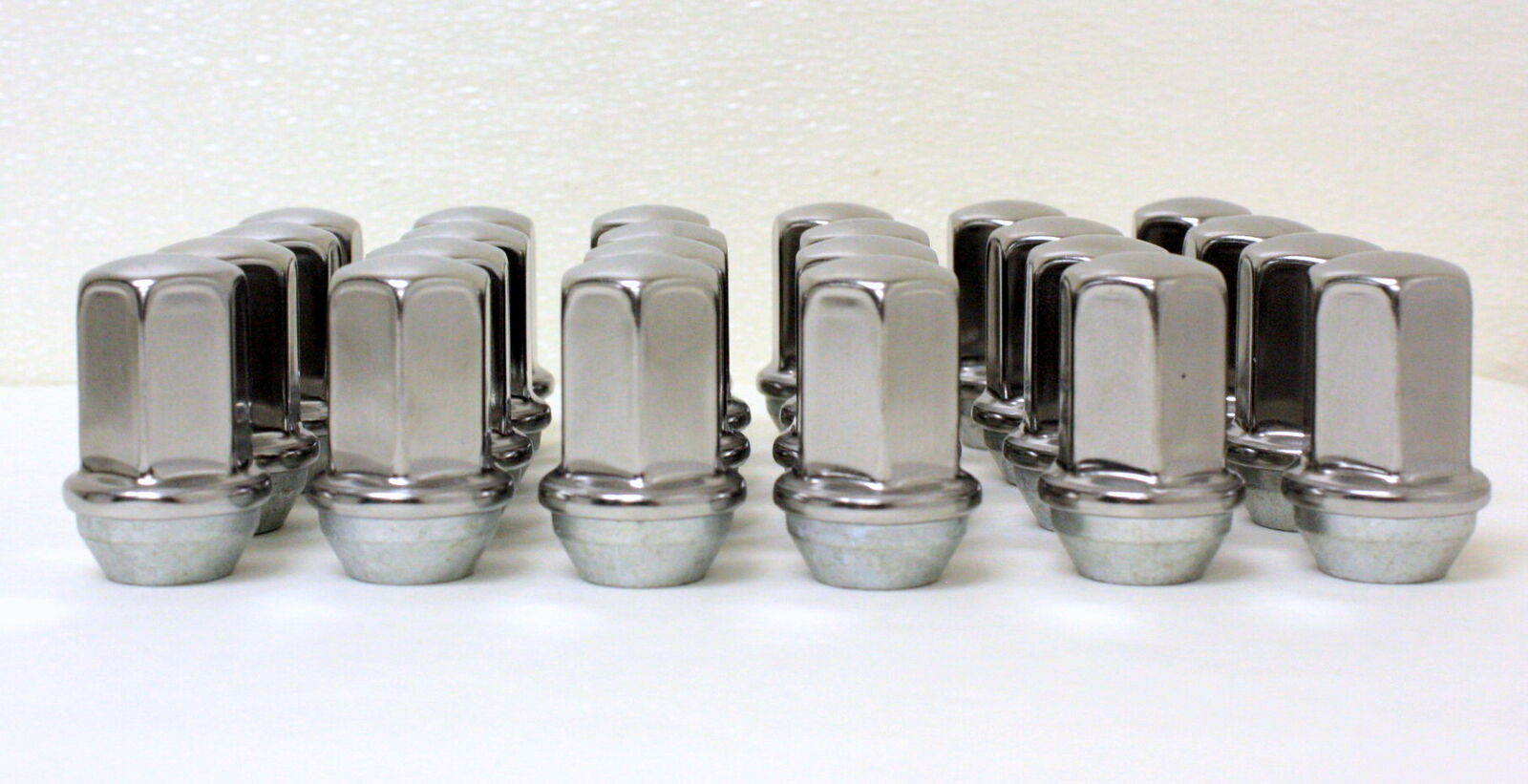 Set Of 24 NEW TAKEOFF GM Chevy Silverado Factory Polished 14x1.5 Lug Nuts1