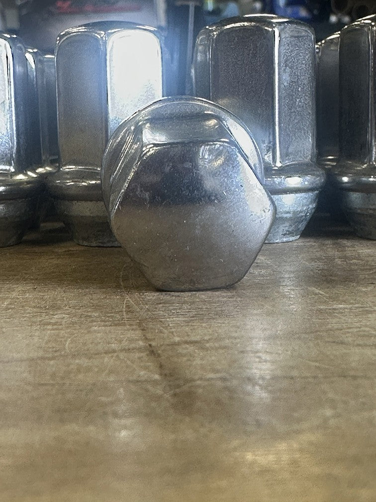 Set Of 32 BLEMISHED TAKEOFF GM Chevy Silverado Factory Polished 14x1.5 Lug Nuts2