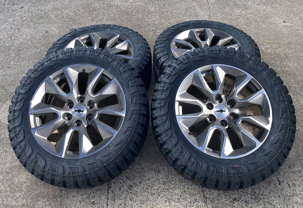 20" Chevy Silverado Gunmetal RST OEM Wheels 33x12.50R20 Mud Terrain Tires TPMS2