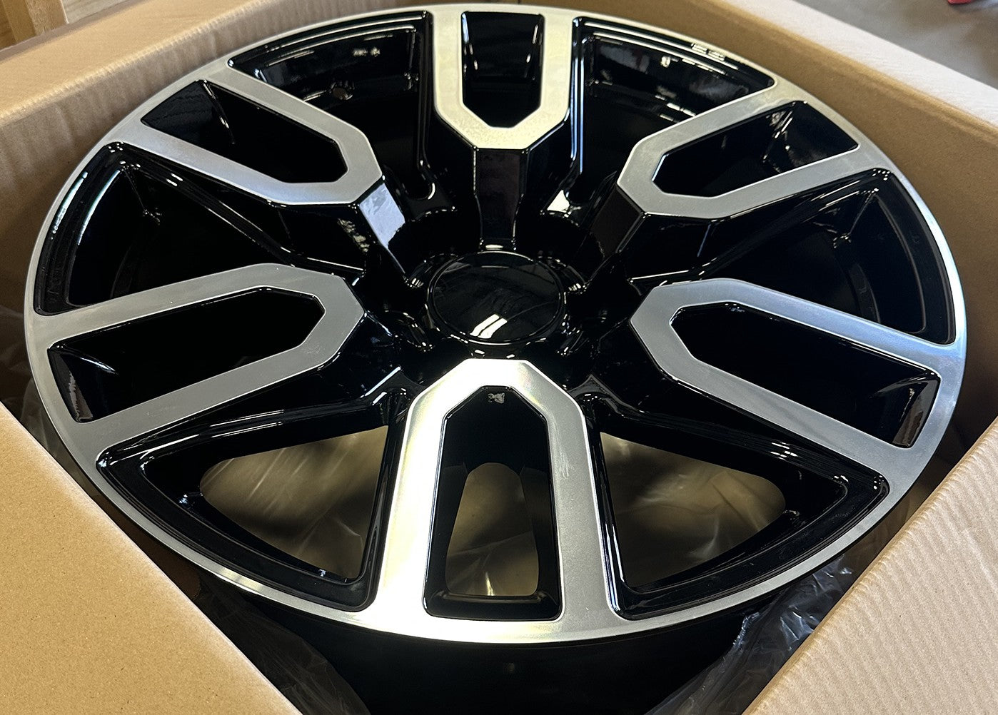 20" Machine & Black AT4 Wheels All Terrain Tires 2000-26 GMC Sierra Yukon Denali4