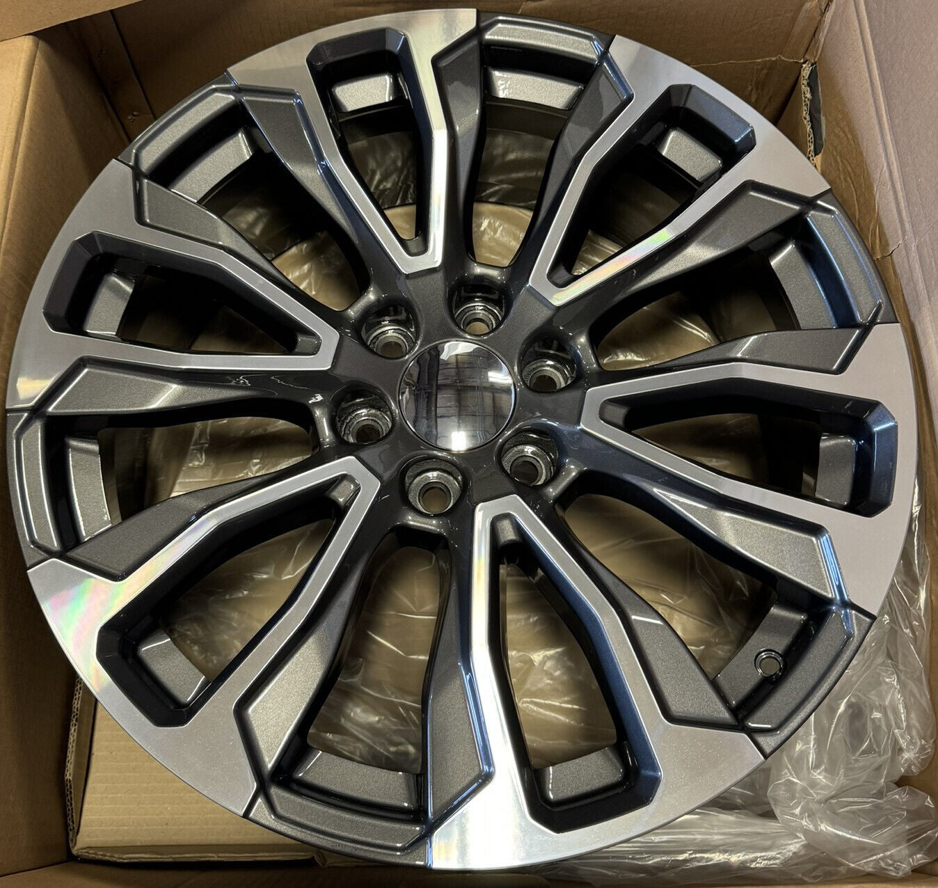 Gunmetal & Machine 22" Wheels Blackhawk R/T Tires GMC Sierra Yukon Denali Set 42