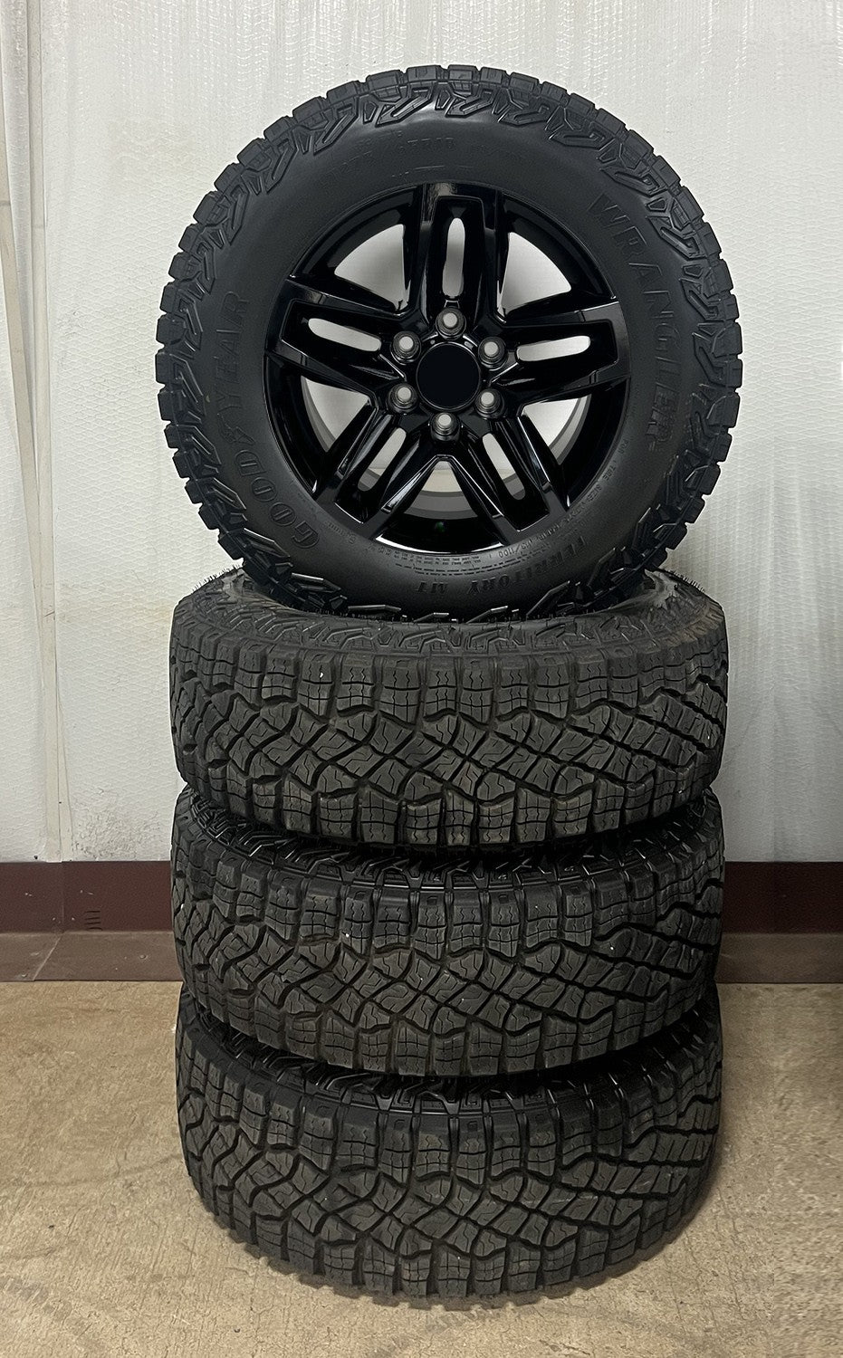 2023-26 Chevy Colorado Gloss Black 18" Trail Boss Style Wheels Goodyear MT Tires0